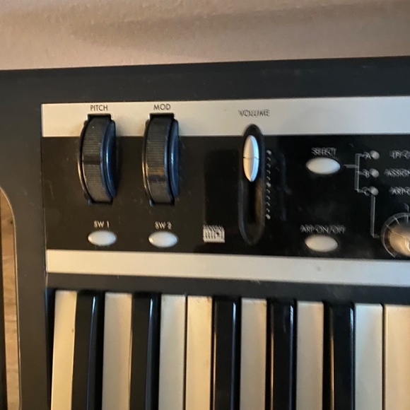 Krong keyboard x50 synth with jbl speaker - Picture 5 of 7